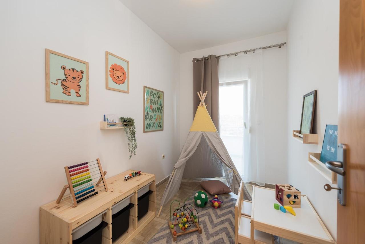 Apartment Petra S Bazenom, Rostiljem I Parkingom *
