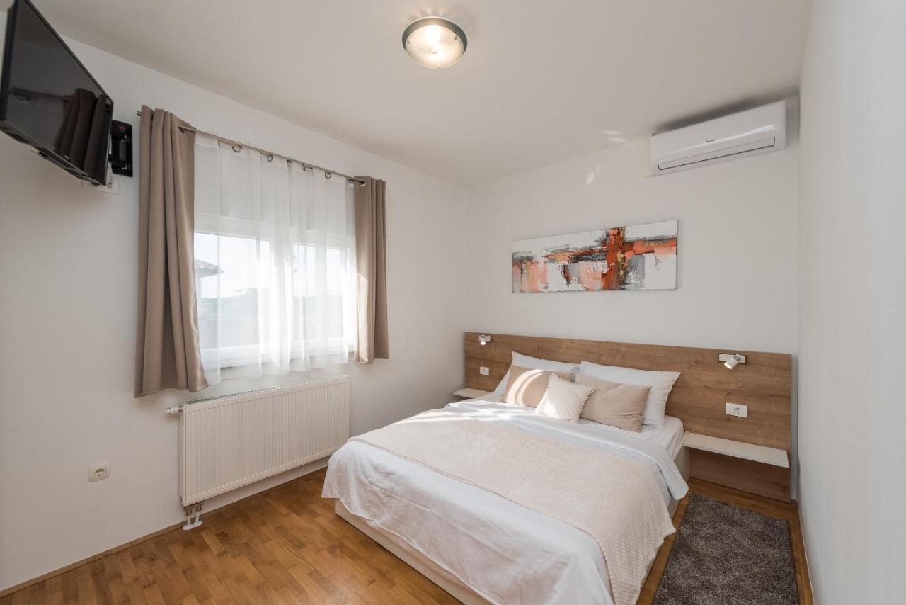 Apartment Petra S Bazenom, Rostiljem I Parkingom