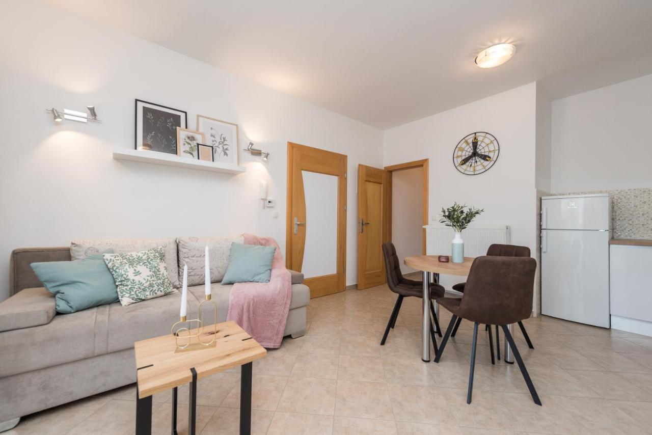 Apartment Petra S Bazenom, Rostiljem I Parkingom