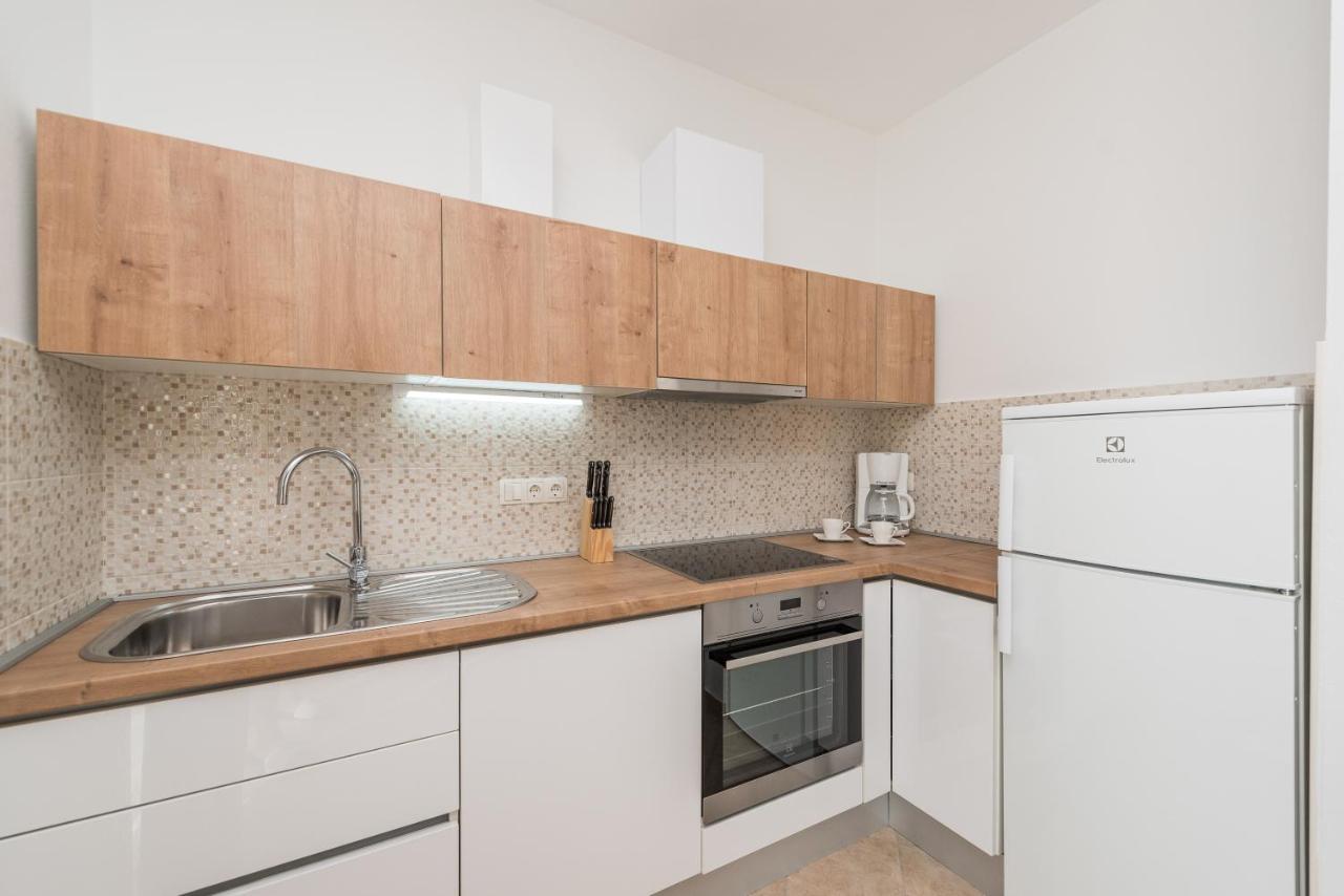Apartment Petra S Bazenom, Rostiljem I Parkingom