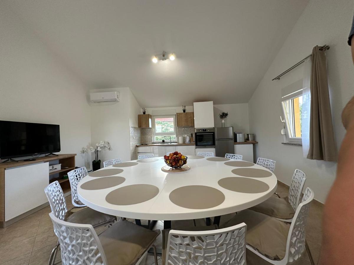 Petra S Bazenom, Rostiljem I Parkingom Apartment *