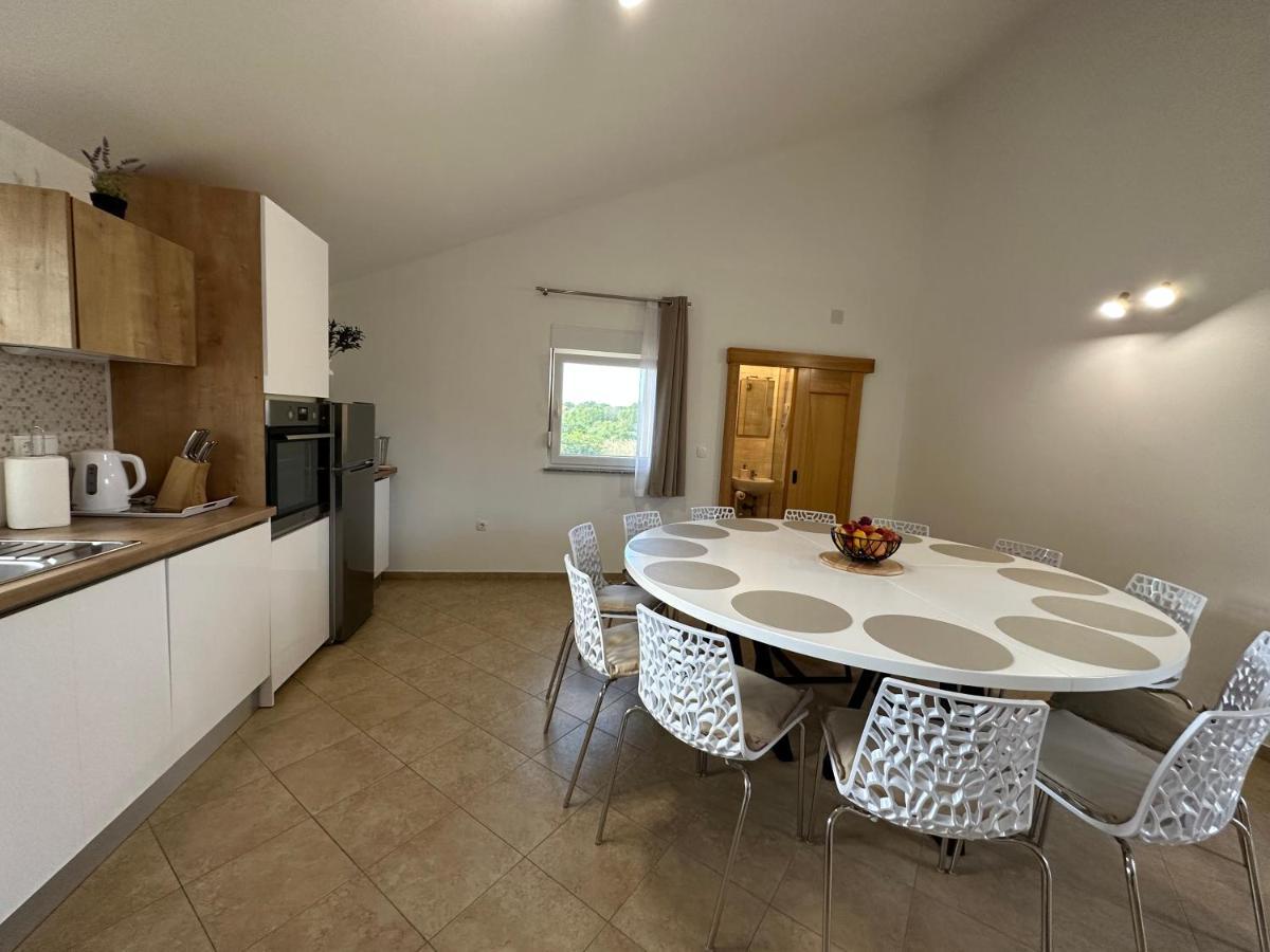 Petra S Bazenom, Rostiljem I Parkingom Apartment *